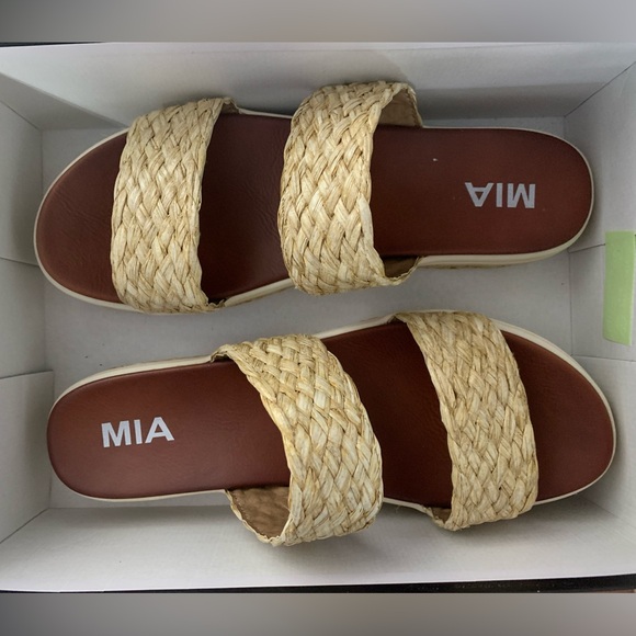 Brand new Mia Raffia Platform Sandals - Picture 3 of 6